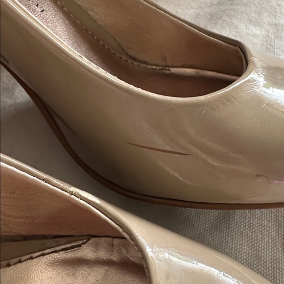 Chinese Laundry Beige Patent Heels - Picture 3 of 4